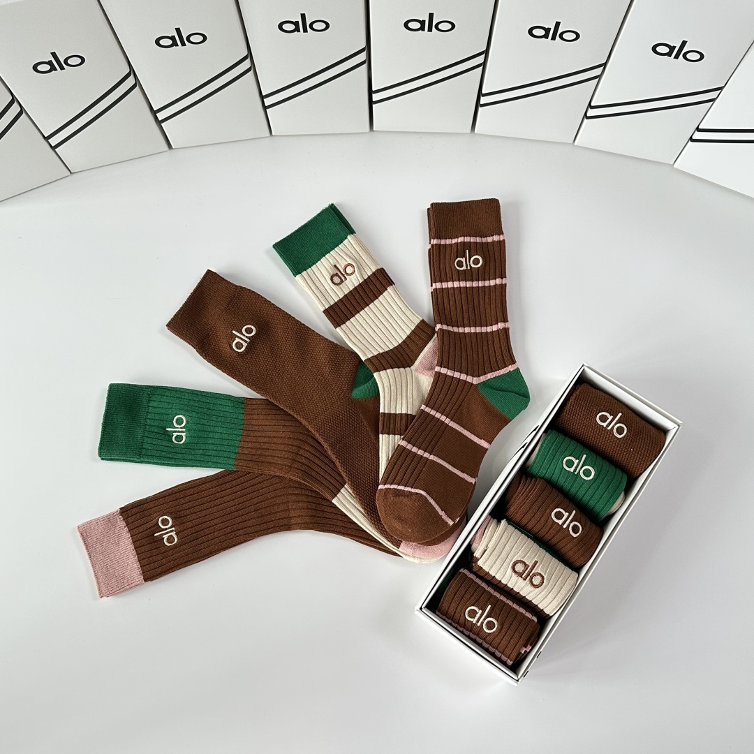 💛配专柜包装ALO 新款双针刺绣中长款堆堆袜袜子！一盒五双，专柜同步筒袜袜子，💛大牌出街，潮人必备🔥超好
