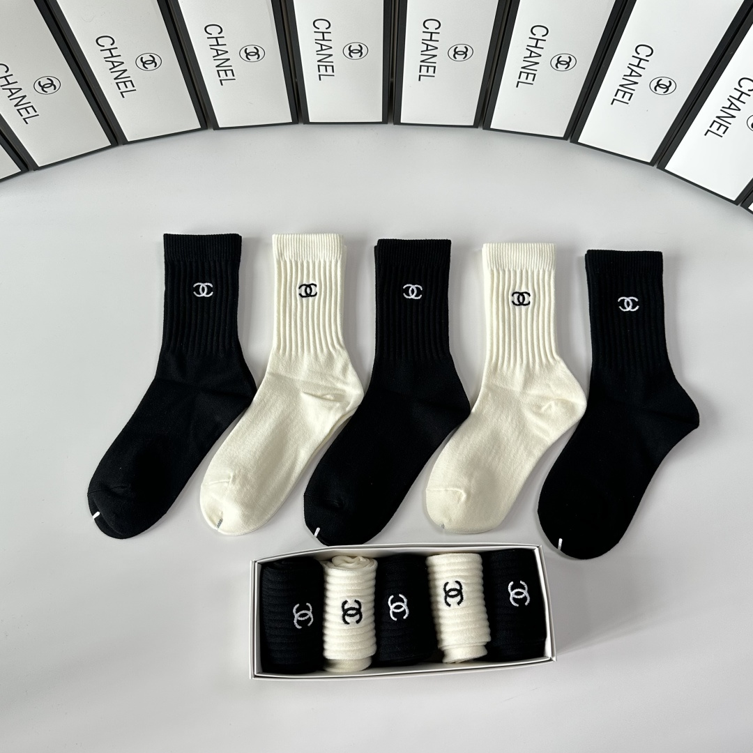 💛配专柜包装Chanel（香奈儿） 新款双针刺绣中长款堆堆袜袜子！一盒五双，专柜同步筒袜袜子，💛大牌出街