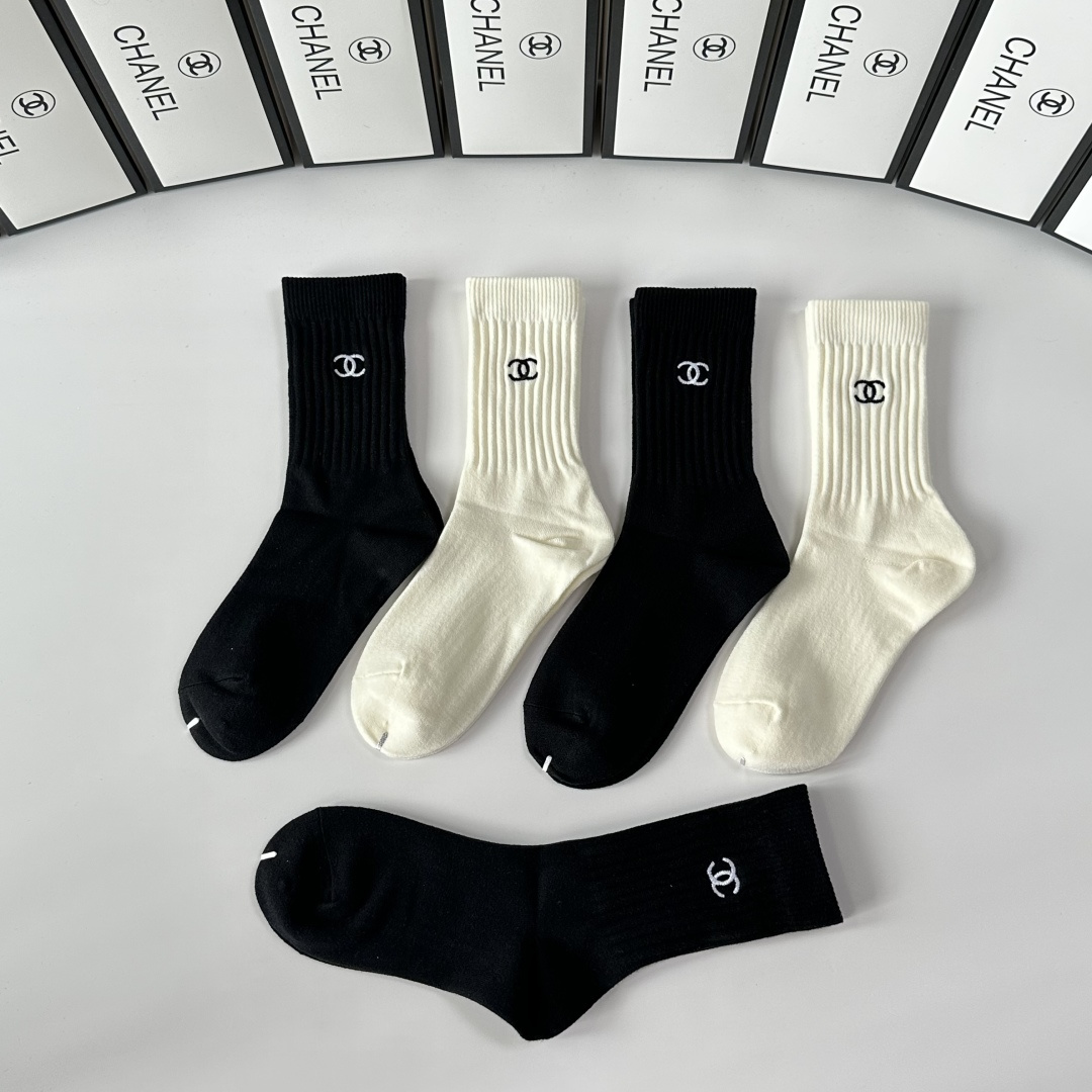 💛配专柜包装Chanel（香奈儿） 新款双针刺绣中长款堆堆袜袜子！一盒五双，专柜同步筒袜袜子，💛大牌出街