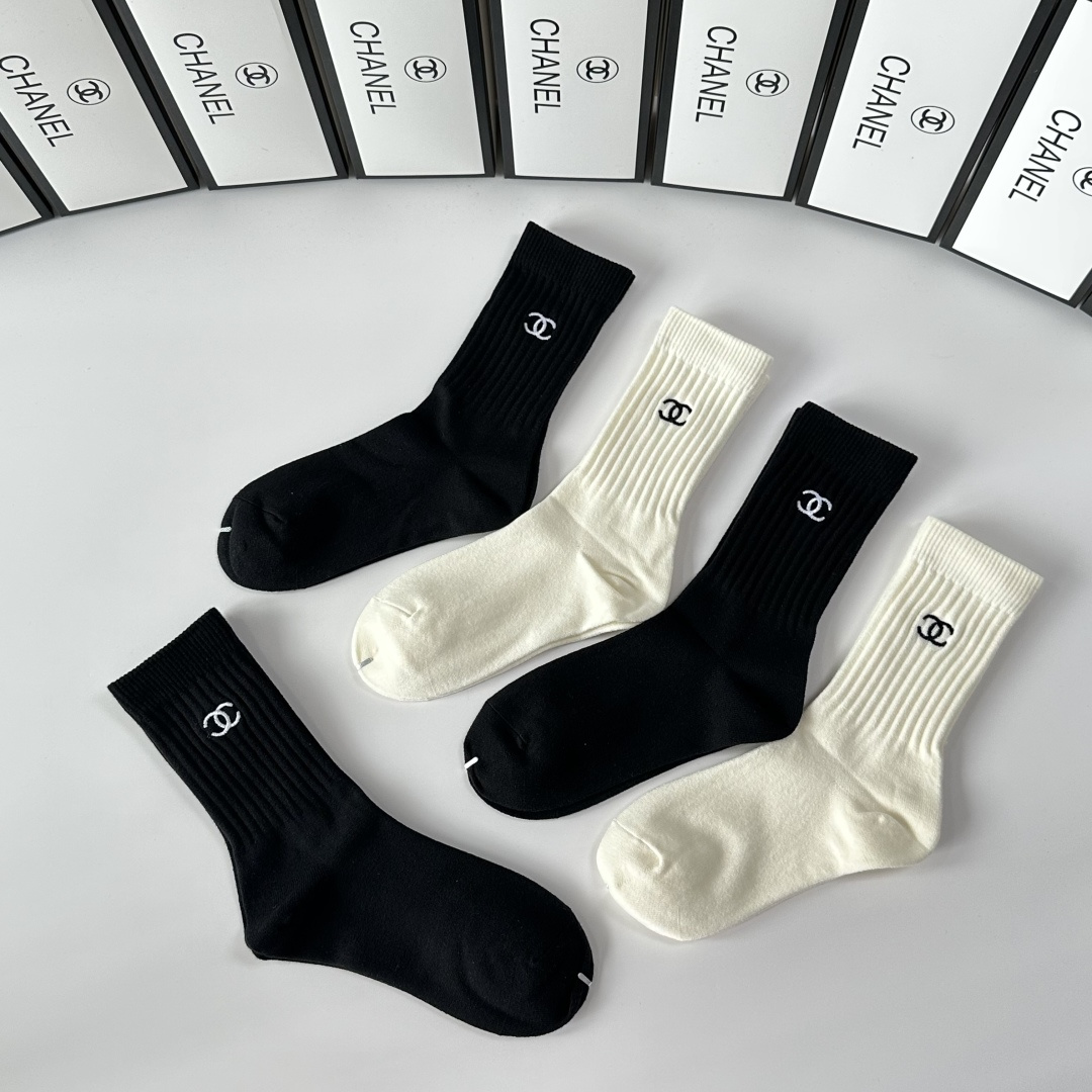 💛配专柜包装Chanel（香奈儿） 新款双针刺绣中长款堆堆袜袜子！一盒五双，专柜同步筒袜袜子，💛大牌出街