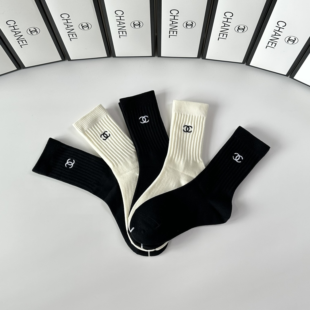 💛配专柜包装Chanel（香奈儿） 新款双针刺绣中长款堆堆袜袜子！一盒五双，专柜同步筒袜袜子，💛大牌出街