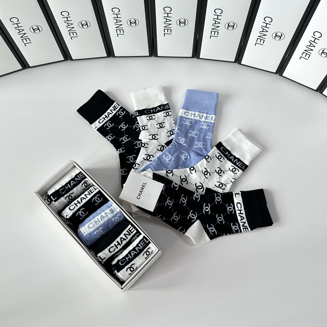 💛配专柜包装Chanel（香奈儿） 新款中长款堆堆袜袜子！一盒五双，专柜同步筒袜袜子，💛大牌出街，潮人必