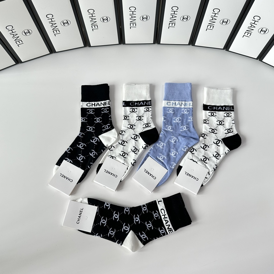 💛配专柜包装Chanel（香奈儿） 新款中长款堆堆袜袜子！一盒五双，专柜同步筒袜袜子，💛大牌出街，潮人必