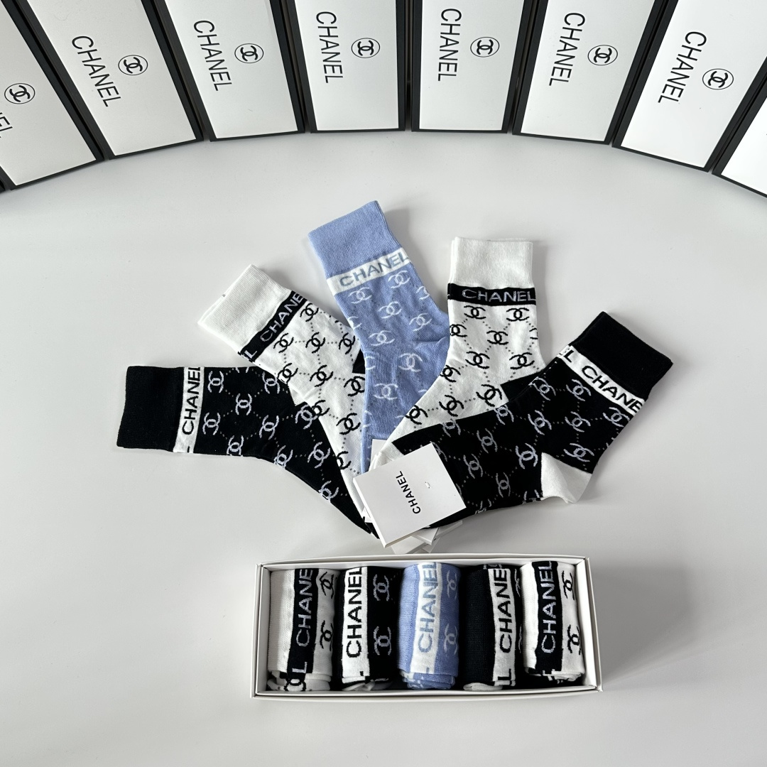 💛配专柜包装Chanel（香奈儿） 新款中长款堆堆袜袜子！一盒五双，专柜同步筒袜袜子，💛大牌出街，潮人必