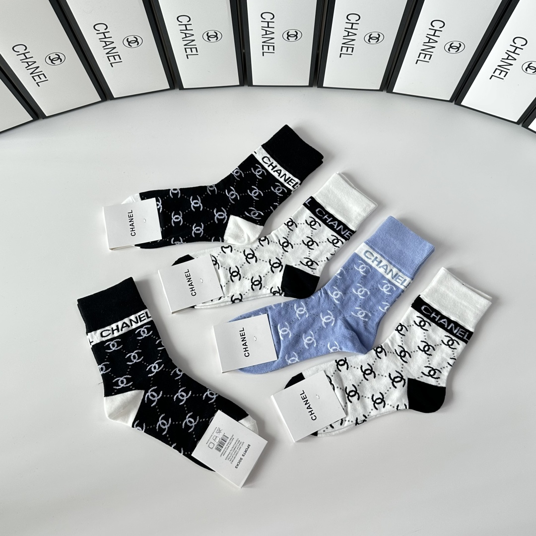 💛配专柜包装Chanel（香奈儿） 新款中长款堆堆袜袜子！一盒五双，专柜同步筒袜袜子，💛大牌出街，潮人必