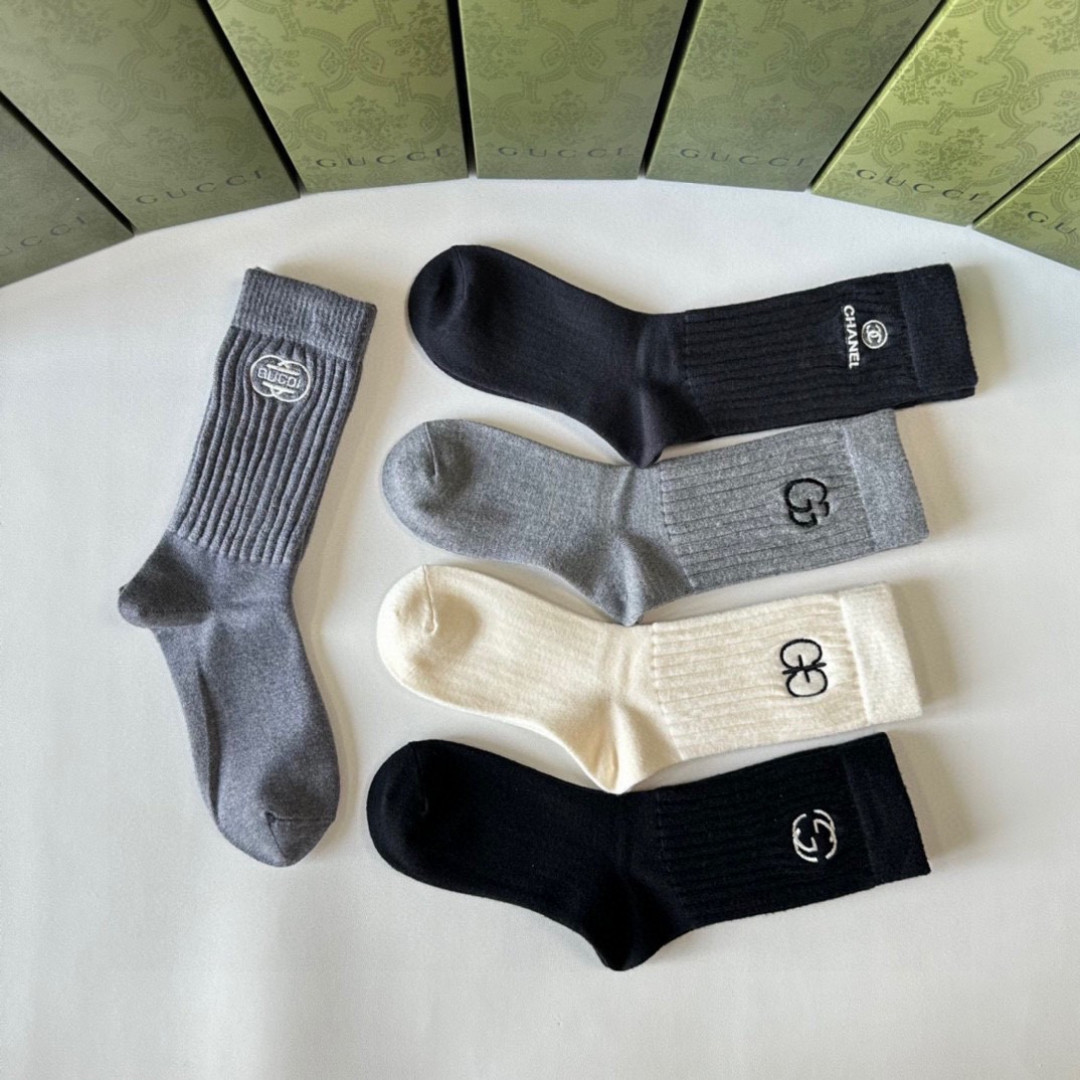 💛配专柜包装Gucci（古驰）新款羊绒中长款堆堆袜袜子！一盒五双，专柜同步筒袜袜子，💛大牌出街，潮人必备