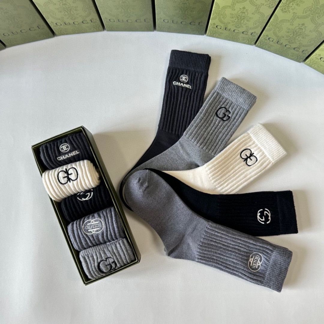 💛配专柜包装Gucci（古驰）新款羊绒中长款堆堆袜袜子！一盒五双，专柜同步筒袜袜子，💛大牌出街，潮人必备