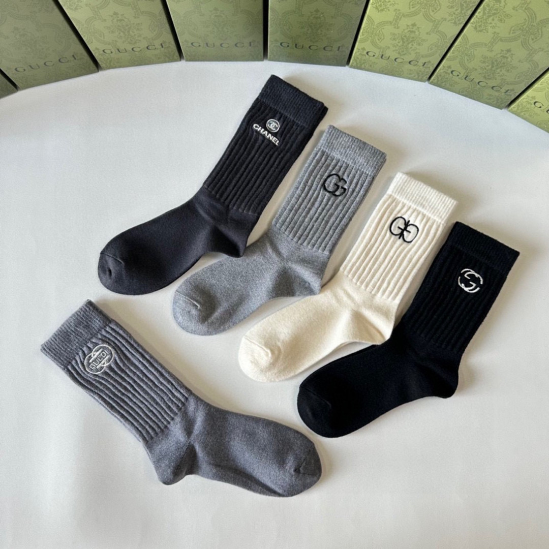 💛配专柜包装Gucci（古驰）新款羊绒中长款堆堆袜袜子！一盒五双，专柜同步筒袜袜子，💛大牌出街，潮人必备