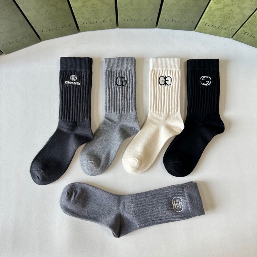 💛配专柜包装Gucci（古驰）新款羊绒中长款堆堆袜袜子！一盒五双，专柜同步筒袜袜子，💛大牌出街，潮人必备