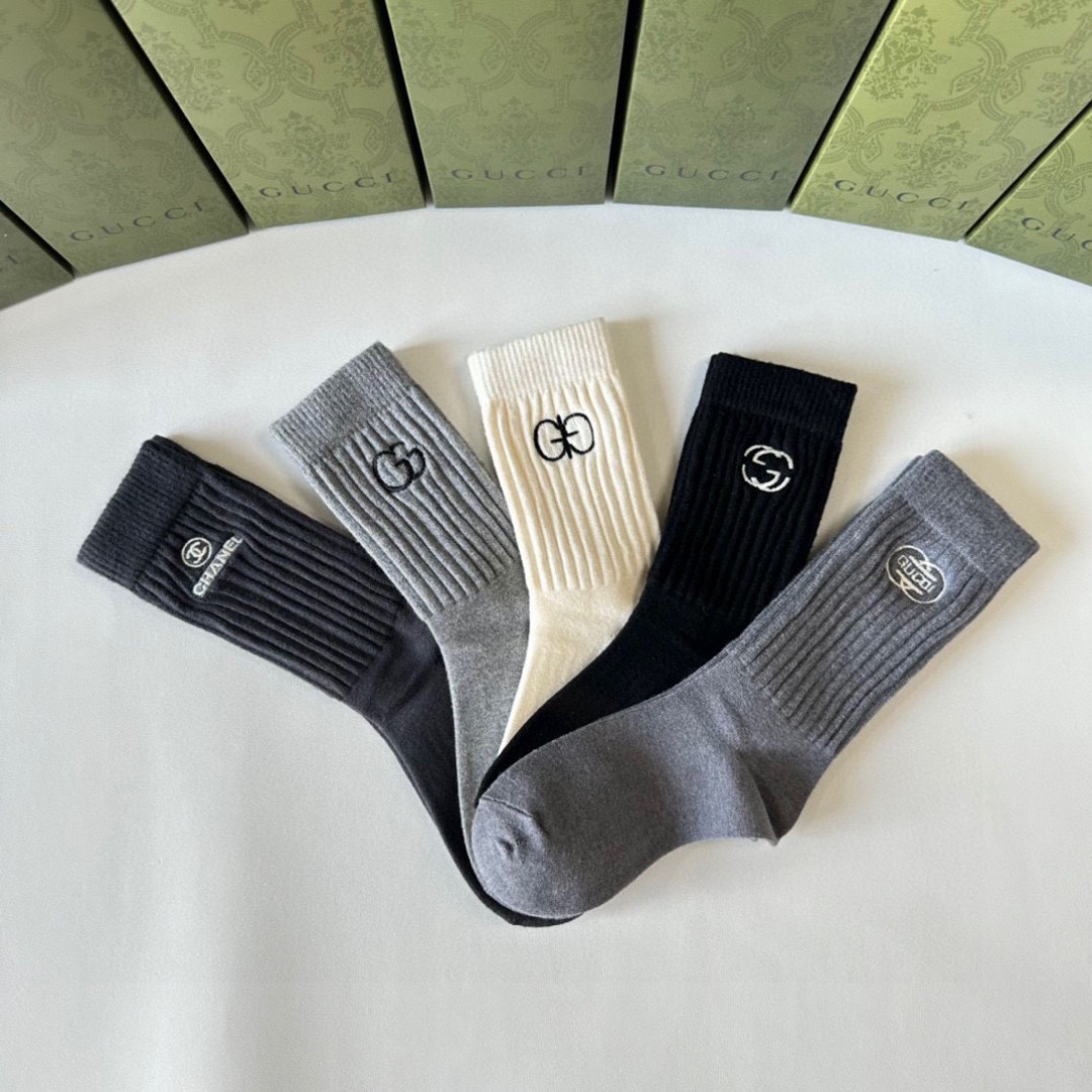 💛配专柜包装Gucci（古驰）新款羊绒中长款堆堆袜袜子！一盒五双，专柜同步筒袜袜子，💛大牌出街，潮人必备
