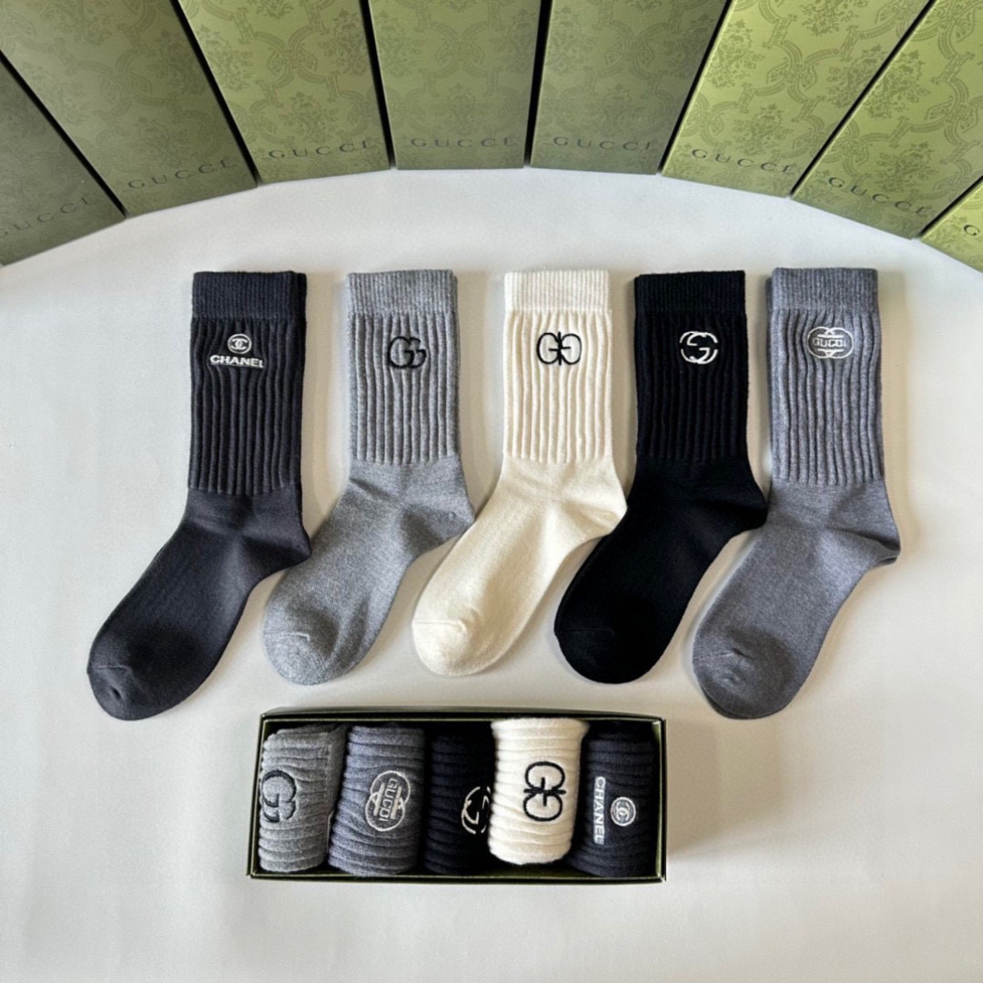 💛配专柜包装Gucci（古驰）新款羊绒中长款堆堆袜袜子！一盒五双，专柜同步筒袜袜子，💛大牌出街，潮人必备