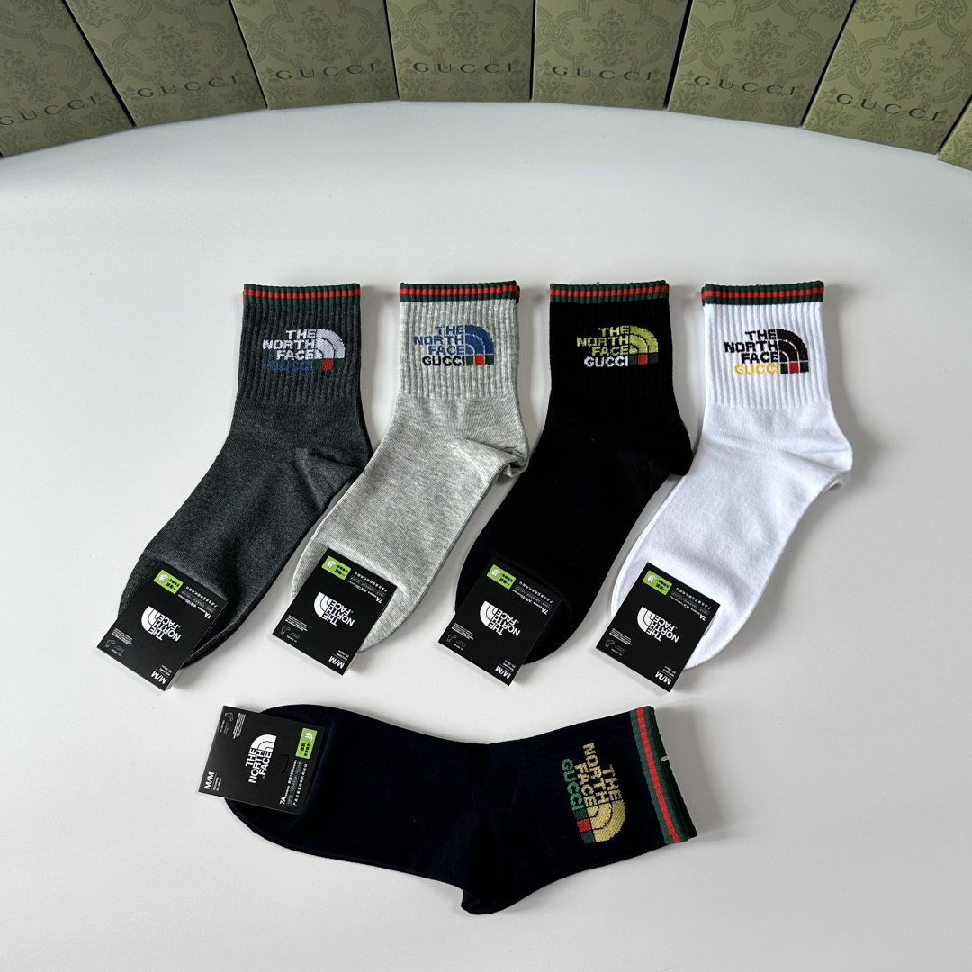 💛配包装Gucci（古驰）新款中长款堆堆袜袜子！一盒五双， 专柜同步筒款袜子，💛大牌出街，潮人必备🔥超好