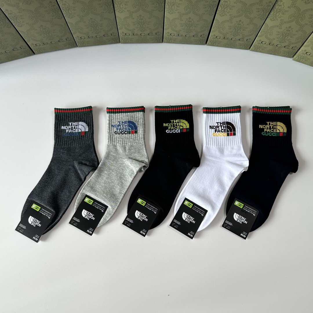 💛配包装Gucci（古驰）新款中长款堆堆袜袜子！一盒五双， 专柜同步筒款袜子，💛大牌出街，潮人必备🔥超好