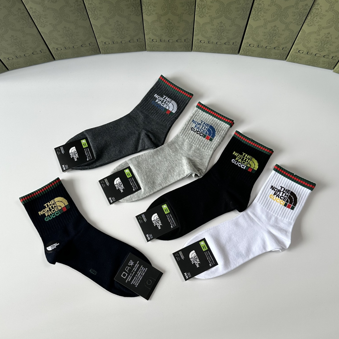 💛配包装Gucci（古驰）新款中长款堆堆袜袜子！一盒五双， 专柜同步筒款袜子，💛大牌出街，潮人必备🔥超好