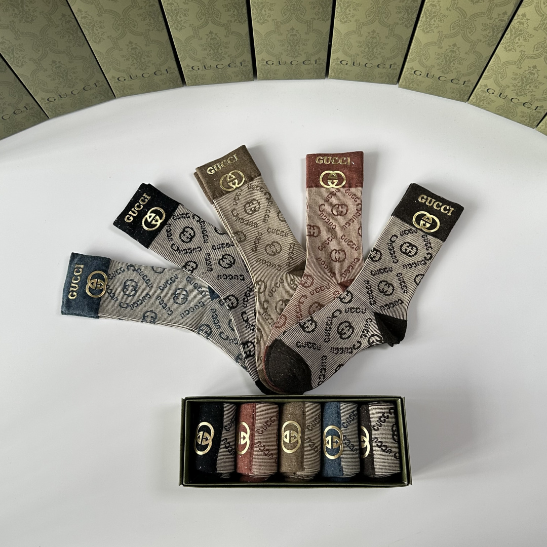 💛配包装Gucci（古驰）新款烫金双针中长款堆堆袜袜子！一盒五双， 专柜同步筒款袜子，💛大牌出街，潮人必