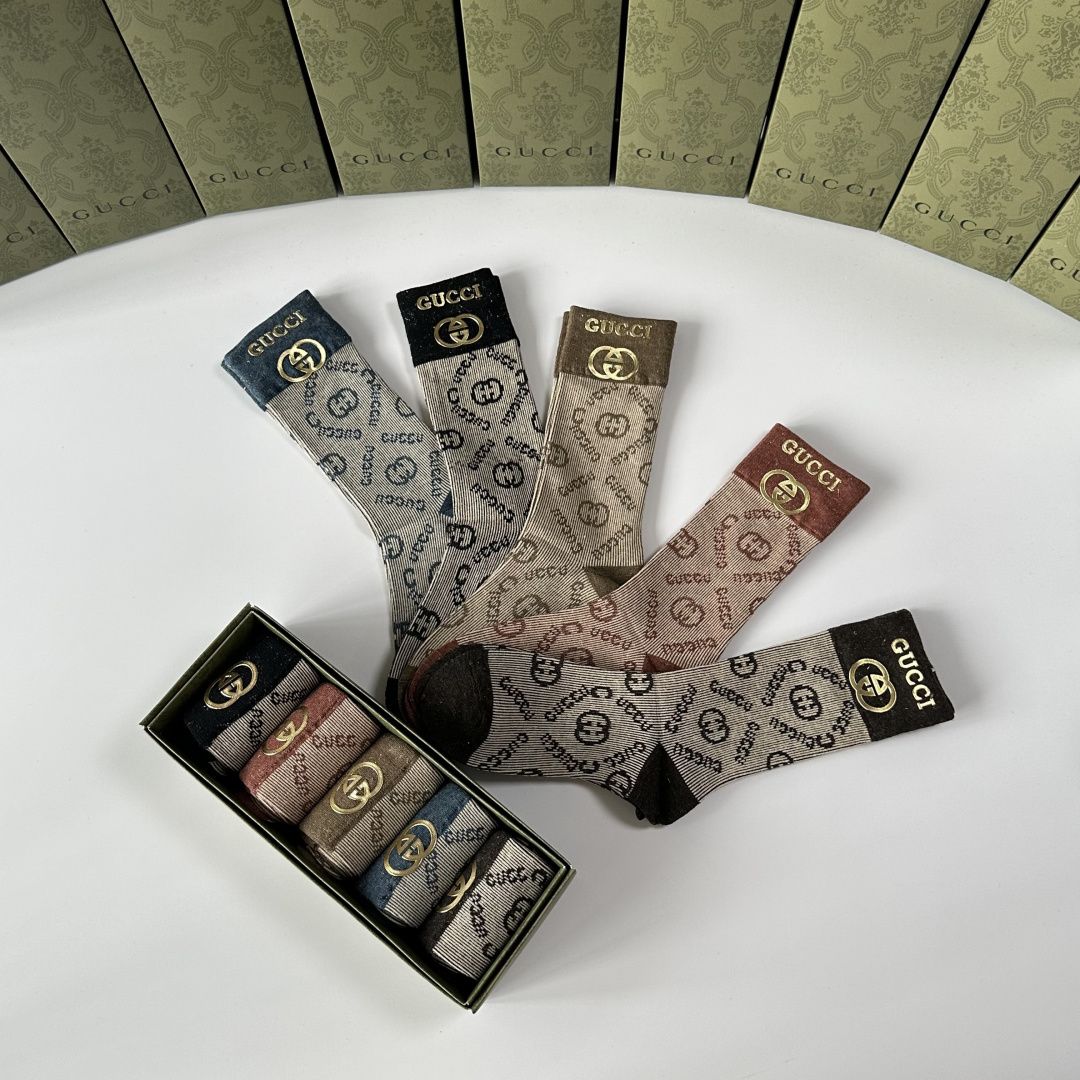 💛配包装Gucci（古驰）新款烫金双针中长款堆堆袜袜子！一盒五双， 专柜同步筒款袜子，💛大牌出街，潮人必