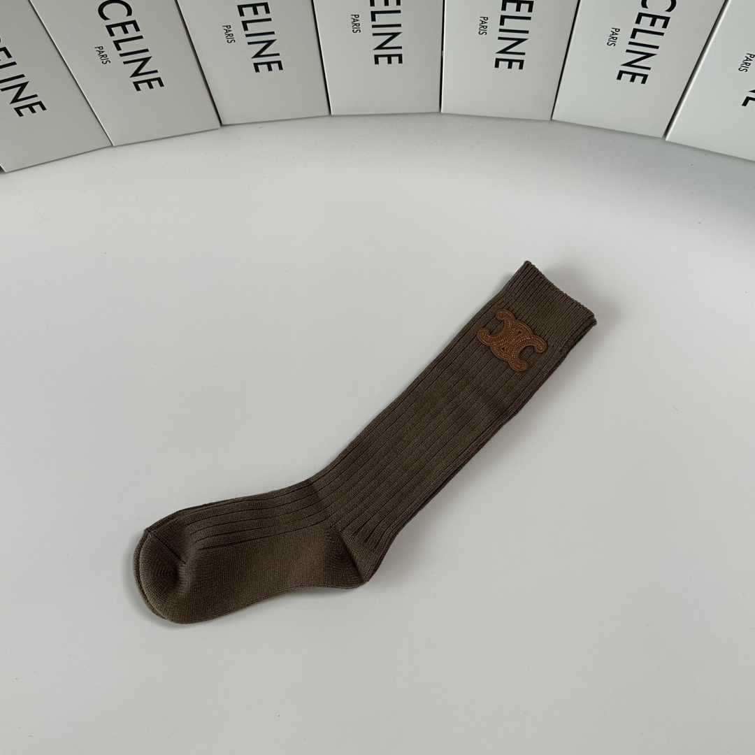 💛配包装Celine（赛琳）新款经典小腿款饰品袜堆堆袜袜子！一盒一双， 专柜同步筒款袜子，💛大牌出街，潮