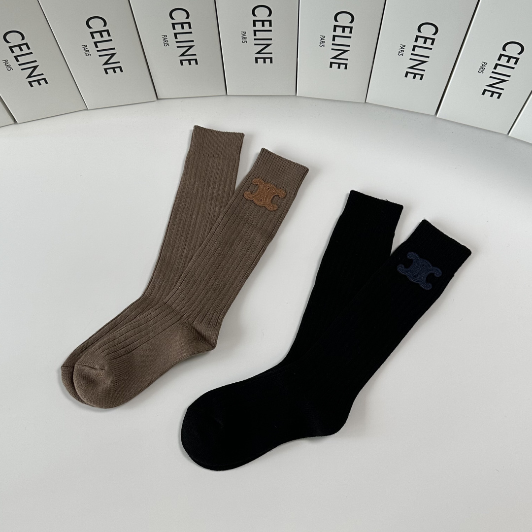 💛配包装Celine（赛琳）新款经典小腿款饰品袜堆堆袜袜子！一盒一双， 专柜同步筒款袜子，💛大牌出街，潮