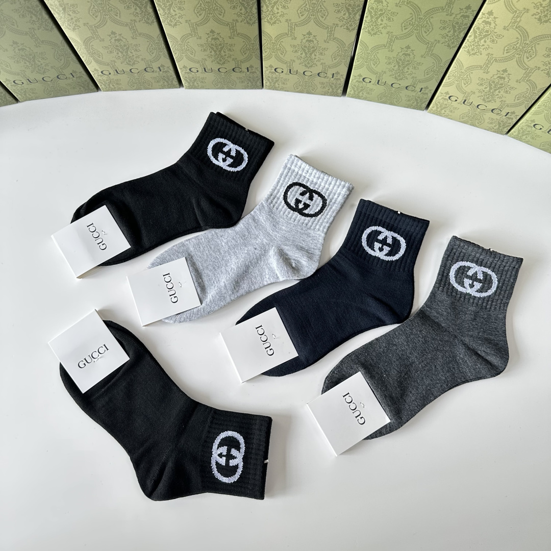 💛配专柜包装Gucci（古驰）新款中长款堆堆袜袜子！一盒五双，专柜同步筒袜袜子，💛大牌出街，潮人必备🔥超