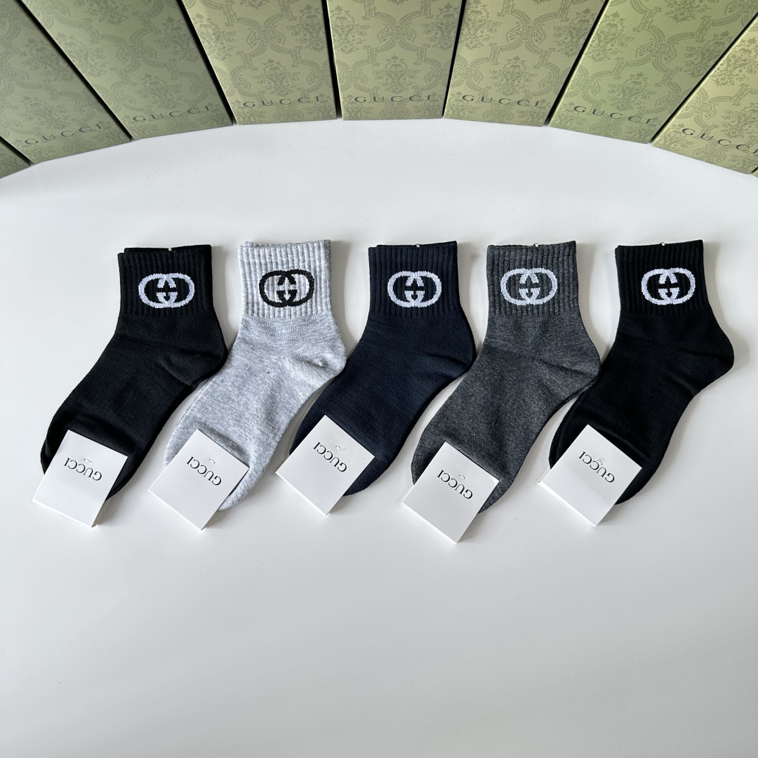 💛配专柜包装Gucci（古驰）新款中长款堆堆袜袜子！一盒五双，专柜同步筒袜袜子，💛大牌出街，潮人必备🔥超
