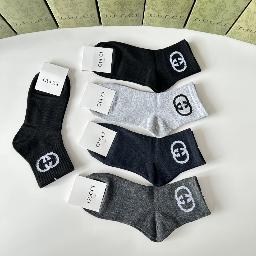 💛配专柜包装Gucci（古驰）新款中长款堆堆袜袜子！一盒五双，专柜同步筒袜袜子，💛大牌出街，潮人必备🔥超