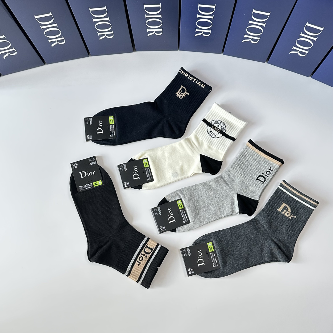 💛配包装DIOR（迪奥）新款经典中长筒袜堆堆袜袜子！一盒五双， 专柜同步筒袜袜子，💛大牌出街，潮人必备🔥