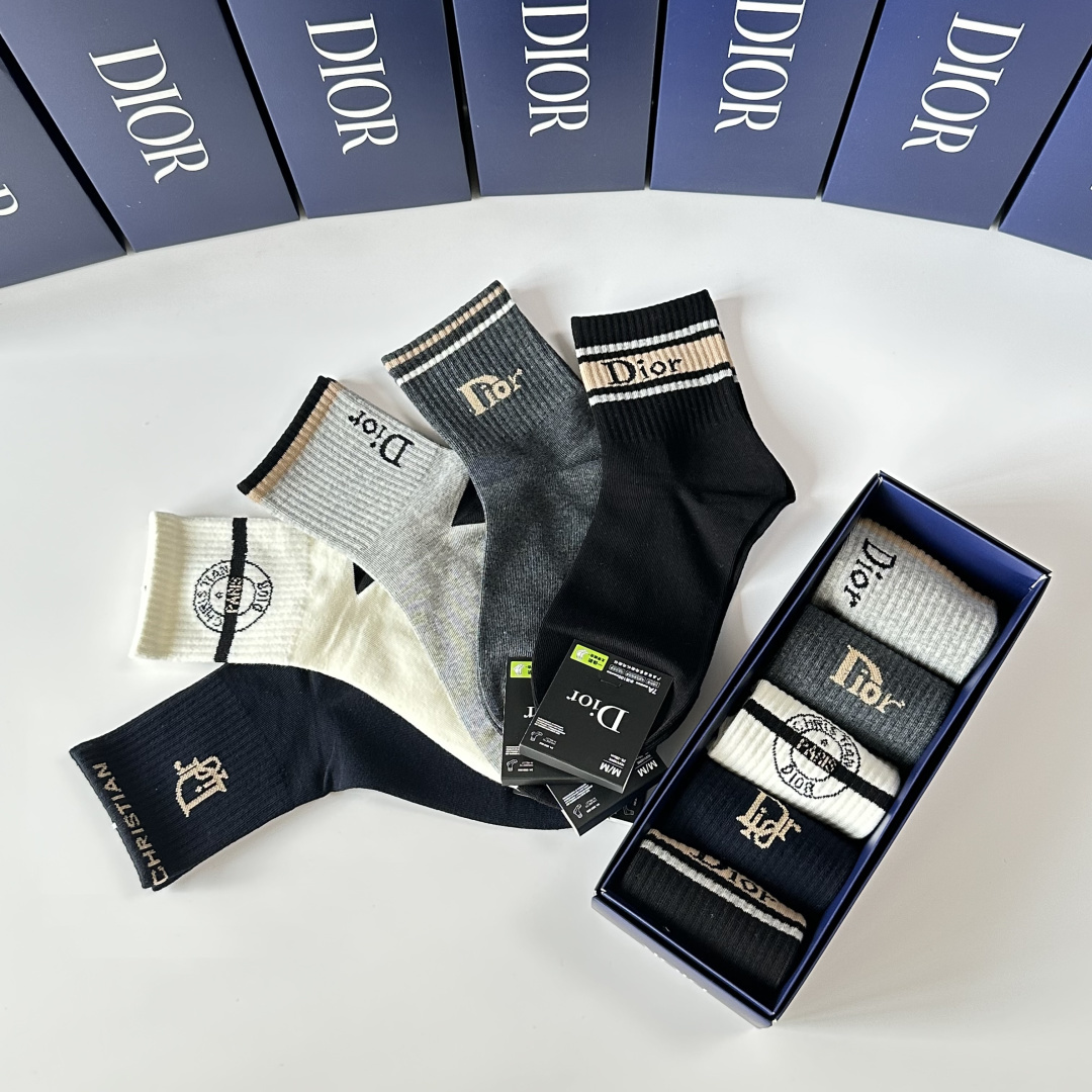 💛配包装DIOR（迪奥）新款经典中长筒袜堆堆袜袜子！一盒五双， 专柜同步筒袜袜子，💛大牌出街，潮人必备🔥