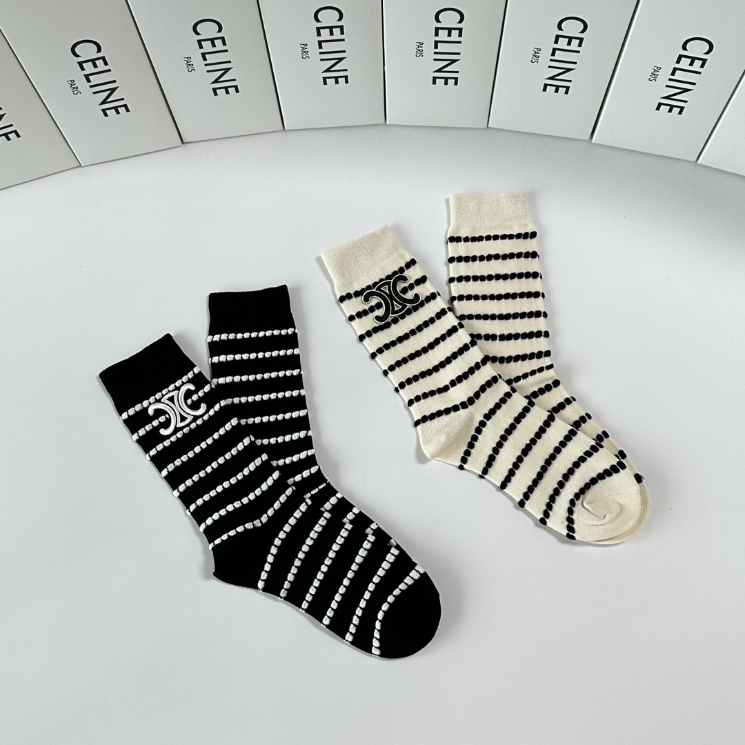 💛配包装Celine（赛琳）新款经典中长款饰品袜堆堆袜袜子！一盒两双， 专柜同步筒款袜子，💛大牌出街，潮