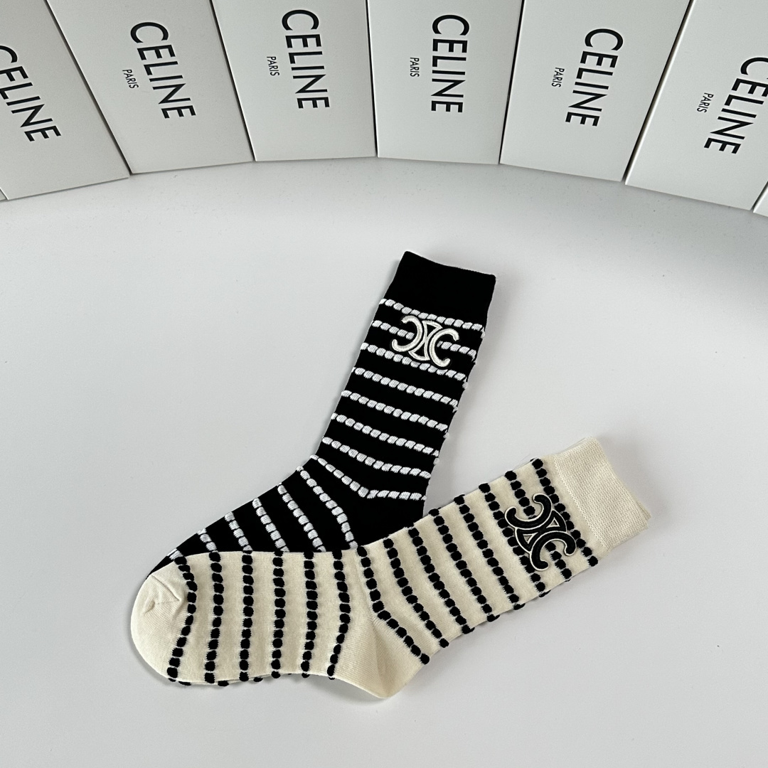 💛配包装Celine（赛琳）新款经典中长款饰品袜堆堆袜袜子！一盒两双， 专柜同步筒款袜子，💛大牌出街，潮