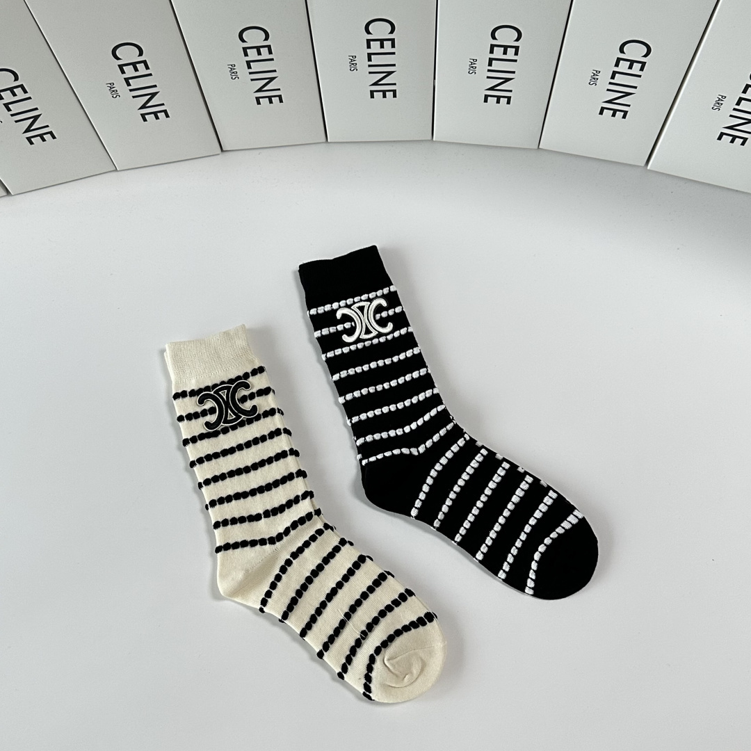 💛配包装Celine（赛琳）新款经典中长款饰品袜堆堆袜袜子！一盒两双， 专柜同步筒款袜子，💛大牌出街，潮