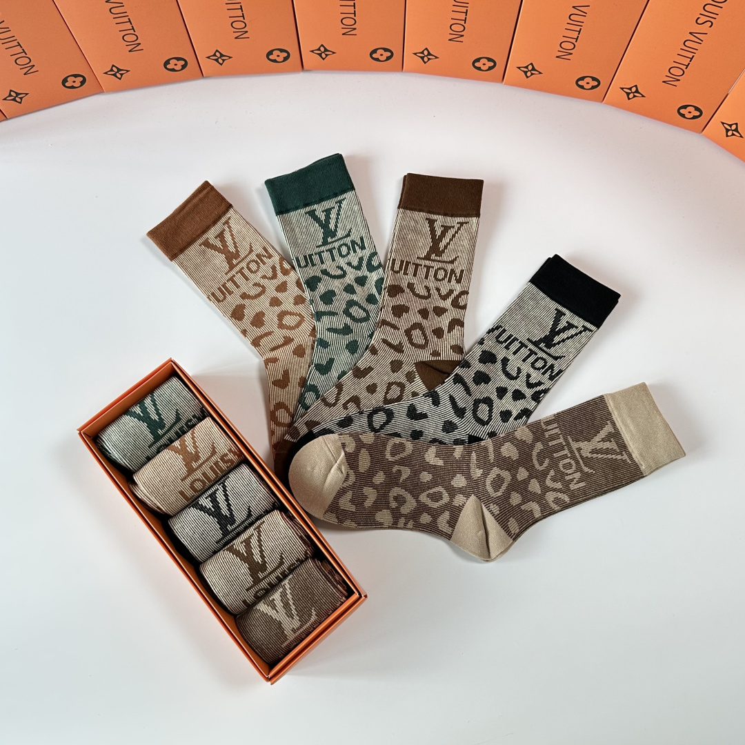 💛配专柜包装LV（路易威登）新款双针中长款堆堆袜袜子！一盒五双，专柜同步筒袜袜子，大牌出街，潮人必备🔥超