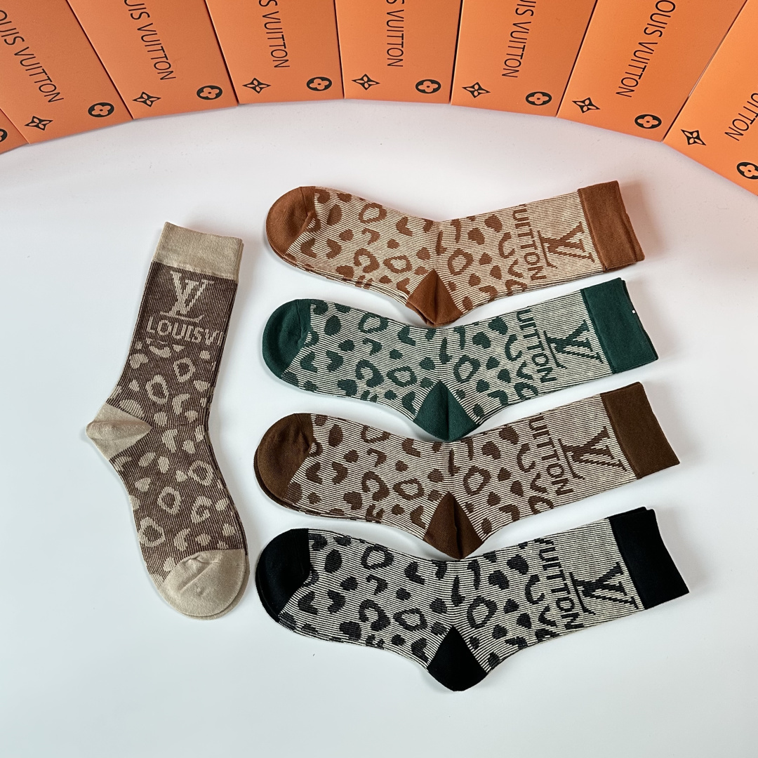 💛配专柜包装LV（路易威登）新款双针中长款堆堆袜袜子！一盒五双，专柜同步筒袜袜子，大牌出街，潮人必备🔥超
