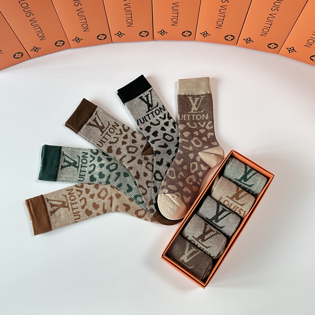 💛配专柜包装LV（路易威登）新款双针中长款堆堆袜袜子！一盒五双，专柜同步筒袜袜子，大牌出街，潮人必备🔥超