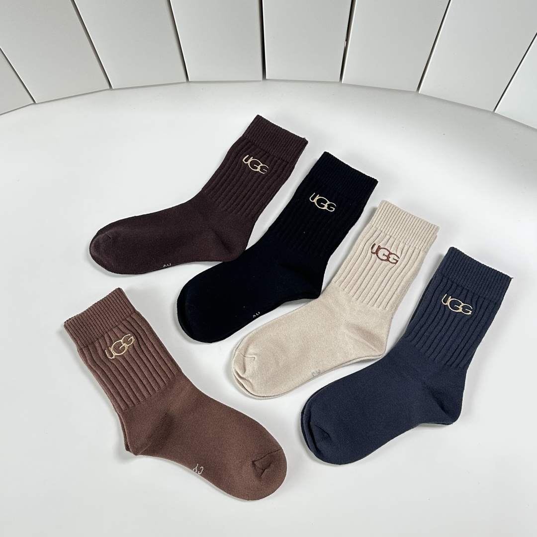 💛配专柜包装UGG.新款羊绒中长筒袜堆堆袜袜子！一盒五双，专柜同步筒袜袜子，💛大牌出街，潮人必备🔥超好搭