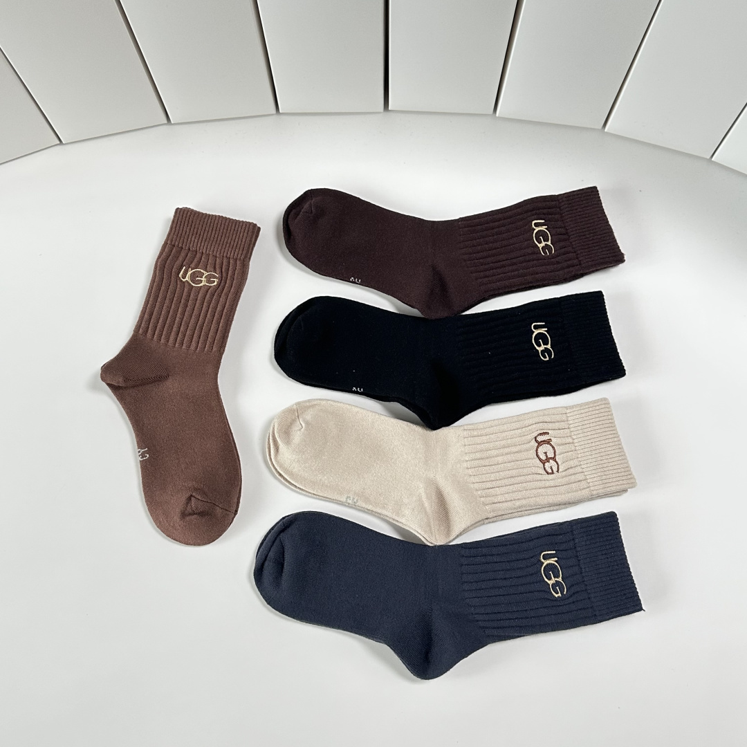💛配专柜包装UGG.新款羊绒中长筒袜堆堆袜袜子！一盒五双，专柜同步筒袜袜子，💛大牌出街，潮人必备🔥超好搭