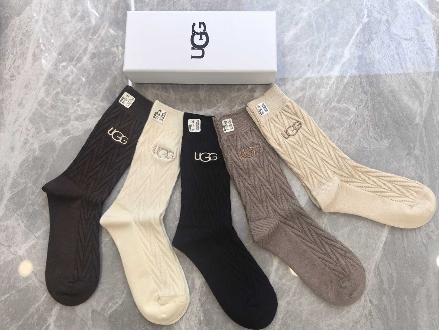 💛配包装UGG 新款羊绒刺绣中长款堆堆袜袜子！一盒五双， 专柜同步筒款袜子，💛大牌出街，潮人必备🔥超好搭