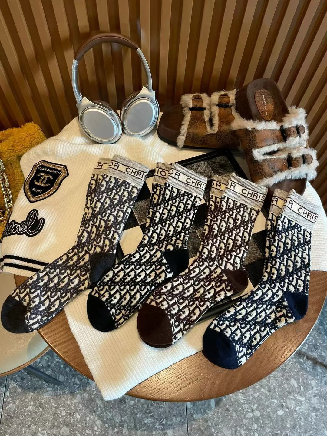 💛配专柜包装DIOR (迪奥) 新款羊绒中长款堆堆袜袜子！一盒四双，专柜同步筒袜袜子，💛大牌出街，潮人必