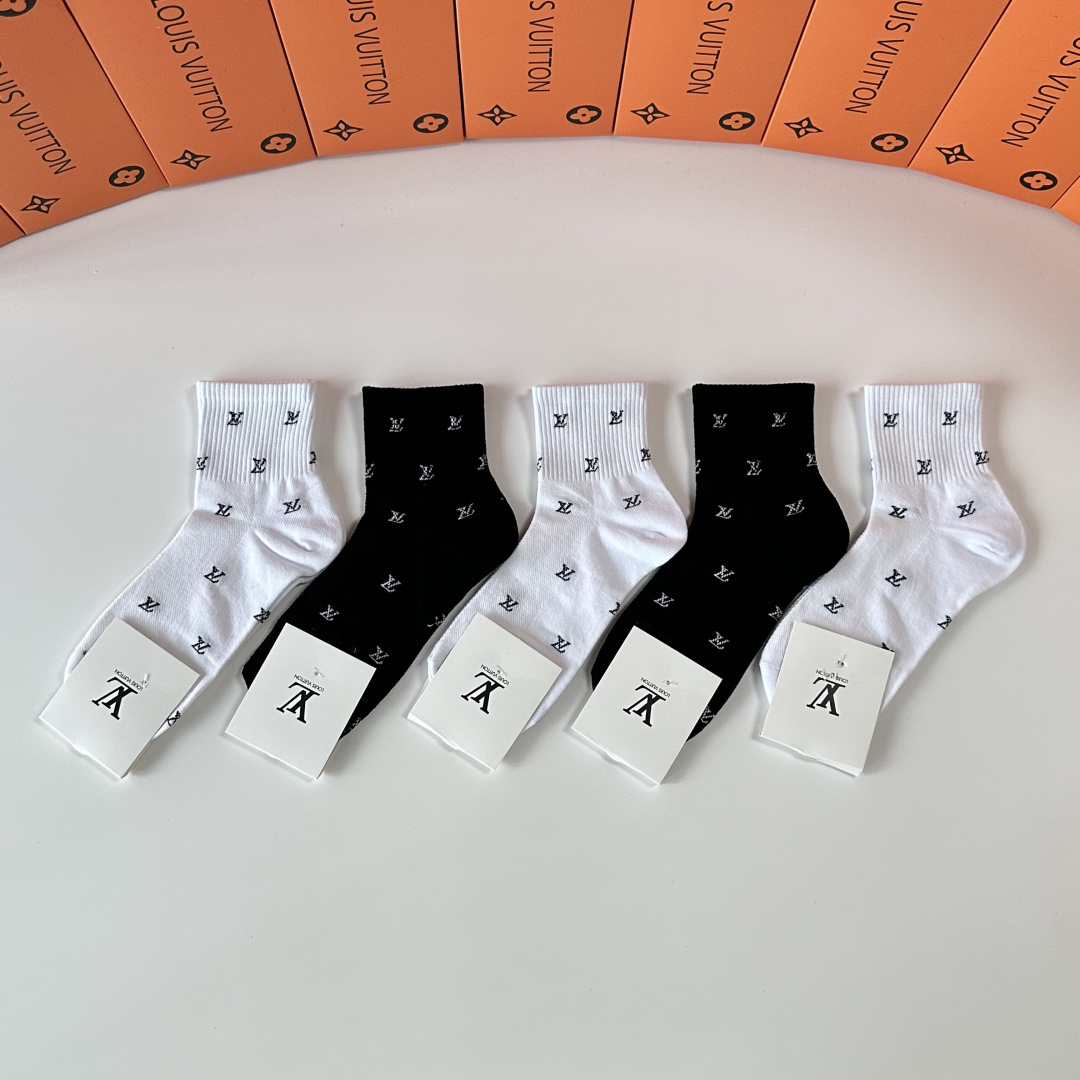 💛配专柜包装LV（路易威登）新款中长款堆堆袜袜子！一盒五双，专柜同步筒袜袜子，💛大牌出街，潮人必备🔥超好