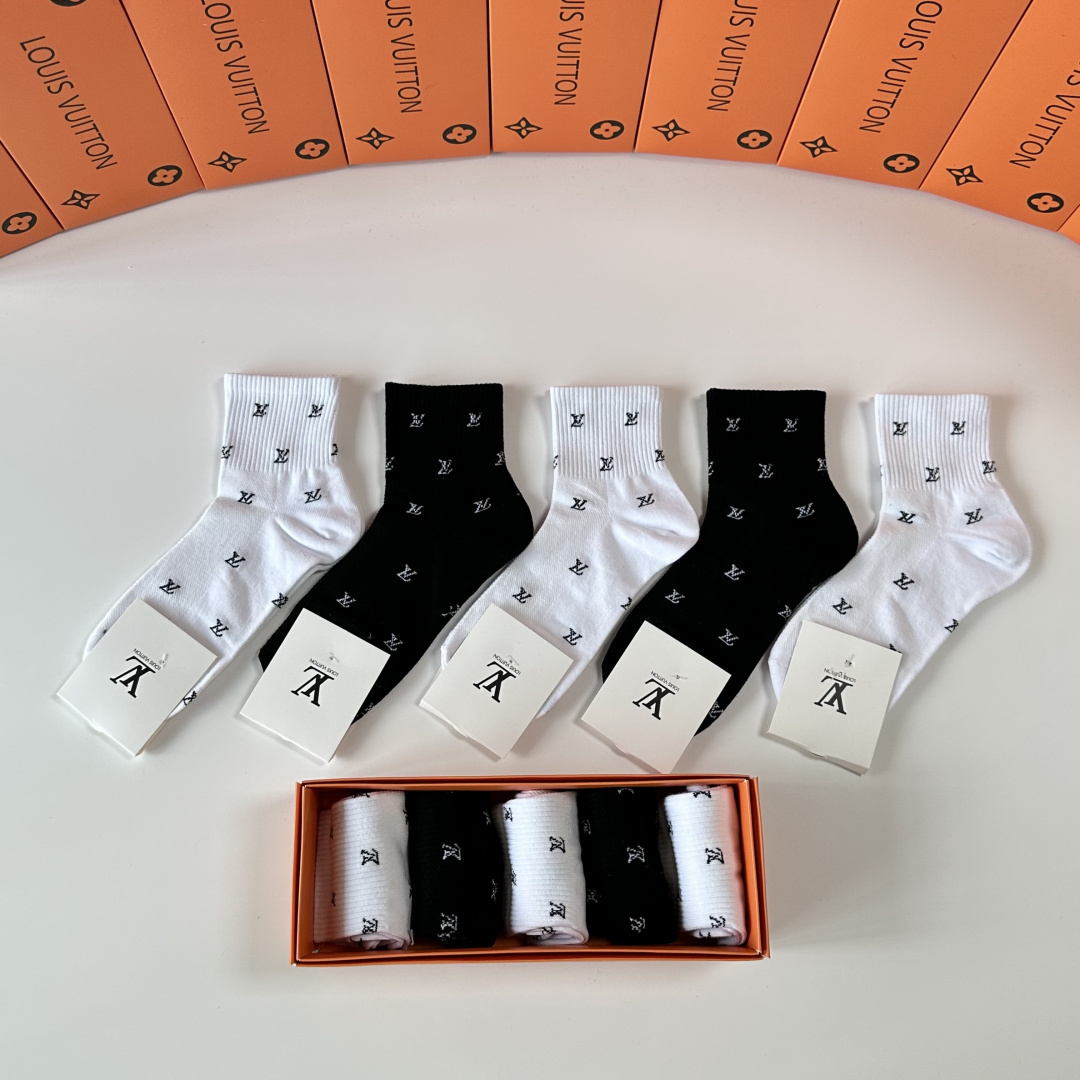 💛配专柜包装LV（路易威登）新款中长款堆堆袜袜子！一盒五双，专柜同步筒袜袜子，💛大牌出街，潮人必备🔥超好