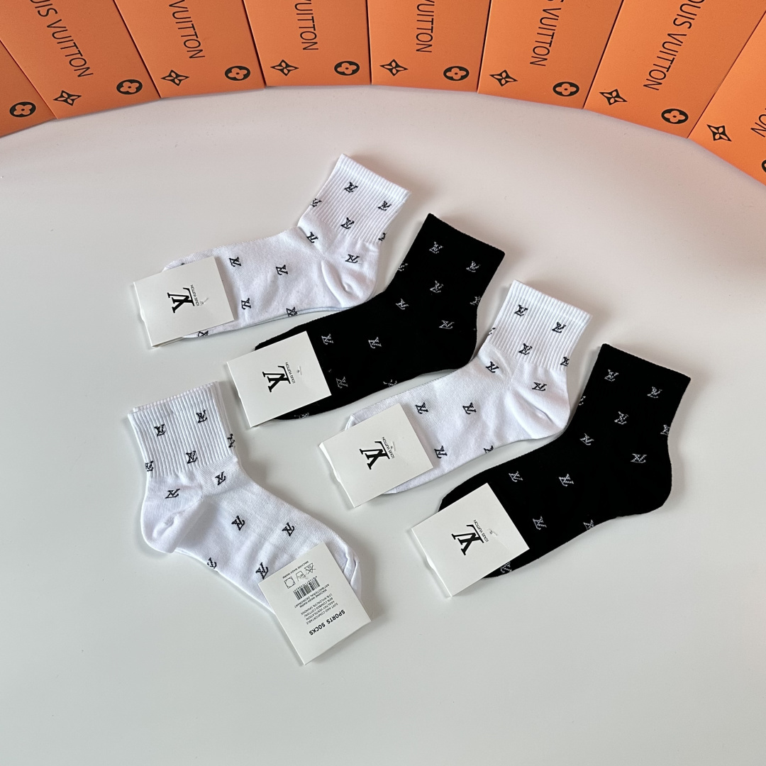 💛配专柜包装LV（路易威登）新款中长款堆堆袜袜子！一盒五双，专柜同步筒袜袜子，💛大牌出街，潮人必备🔥超好