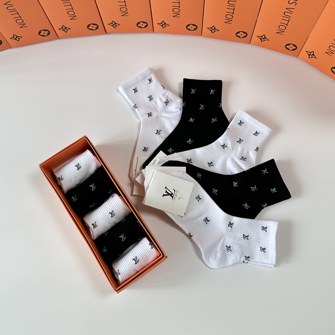 💛配专柜包装LV（路易威登）新款中长款堆堆袜袜子！一盒五双，专柜同步筒袜袜子，💛大牌出街，潮人必备🔥超好