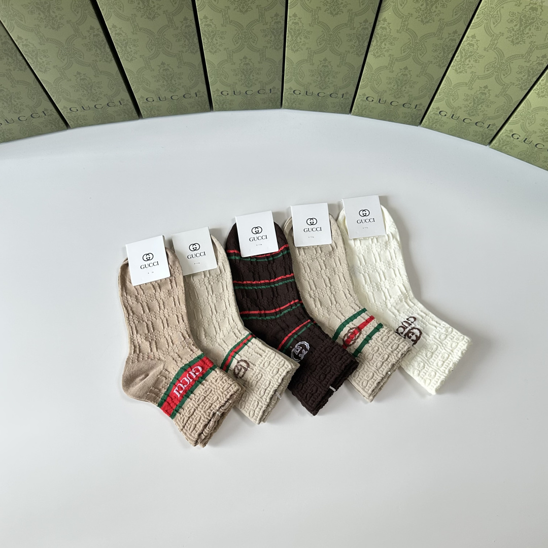 💛配专柜包装Gucci（古驰）新款中长款堆堆袜袜子！一盒五双，专柜同步筒袜袜子，💛大牌出街，潮人必备🔥超