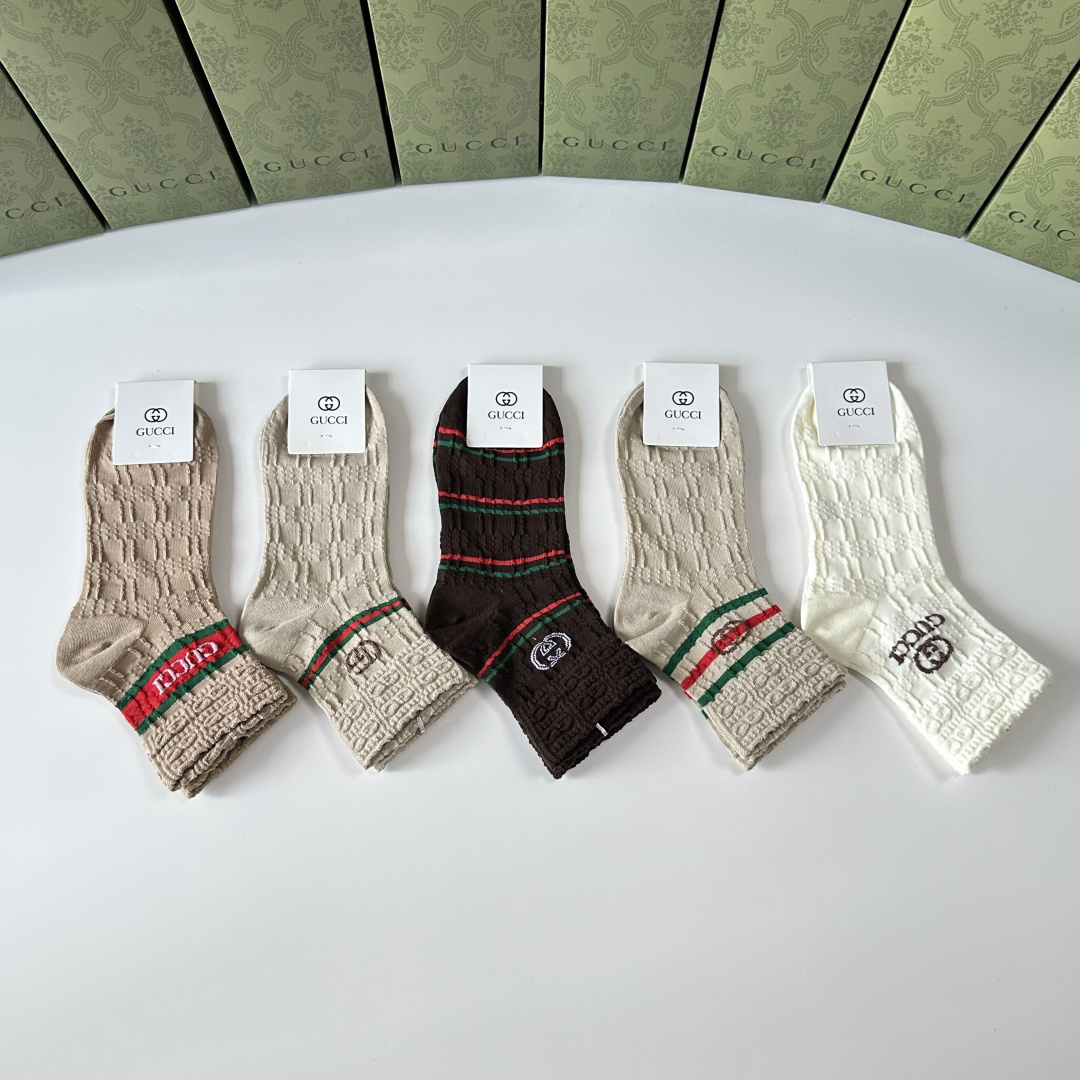 💛配专柜包装Gucci（古驰）新款中长款堆堆袜袜子！一盒五双，专柜同步筒袜袜子，💛大牌出街，潮人必备🔥超