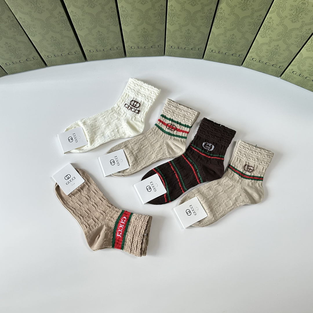 💛配专柜包装Gucci（古驰）新款中长款堆堆袜袜子！一盒五双，专柜同步筒袜袜子，💛大牌出街，潮人必备🔥超