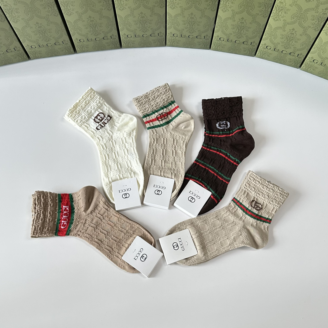 💛配专柜包装Gucci（古驰）新款中长款堆堆袜袜子！一盒五双，专柜同步筒袜袜子，💛大牌出街，潮人必备🔥超