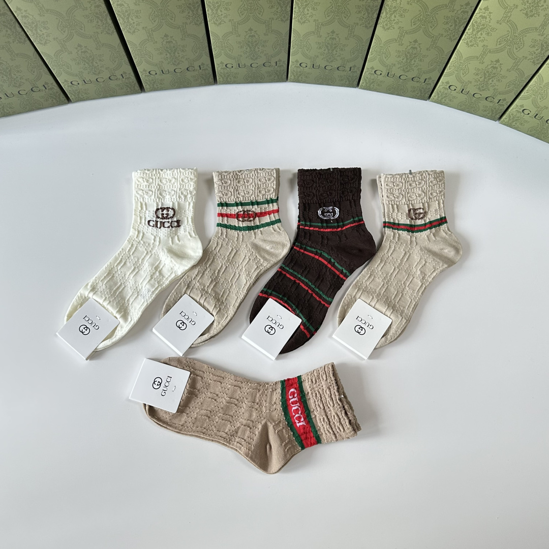 💛配专柜包装Gucci（古驰）新款中长款堆堆袜袜子！一盒五双，专柜同步筒袜袜子，💛大牌出街，潮人必备🔥超