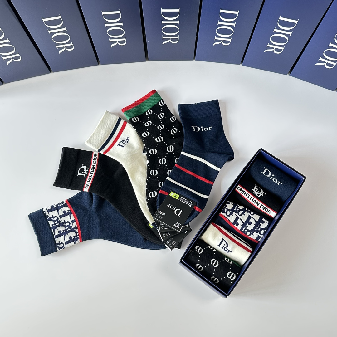 💛配包装DIOR（迪奥）新款经典中长筒袜堆堆袜袜子！一盒五双， 专柜同步筒袜袜子，💛大牌出街，潮人必备🔥