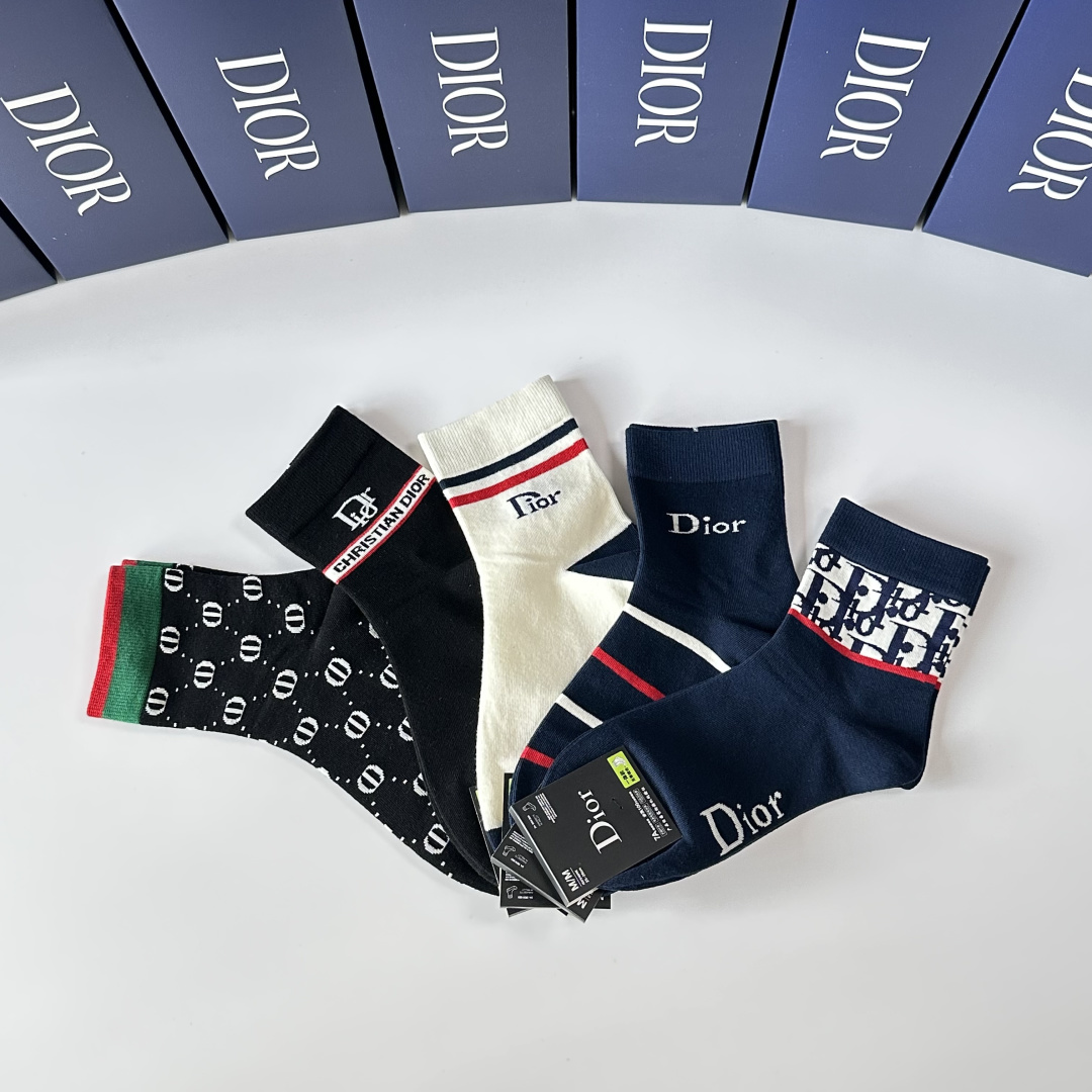 💛配包装DIOR（迪奥）新款经典中长筒袜堆堆袜袜子！一盒五双， 专柜同步筒袜袜子，💛大牌出街，潮人必备🔥
