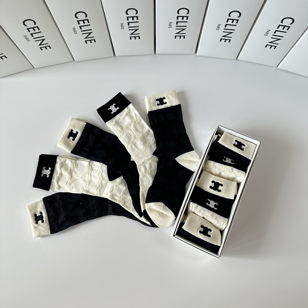 💛配专柜包装CELINE（赛琳）新款刺绣中长款堆堆袜袜子！一盒五双，专柜同步筒袜袜子，💛大牌出街，潮人必