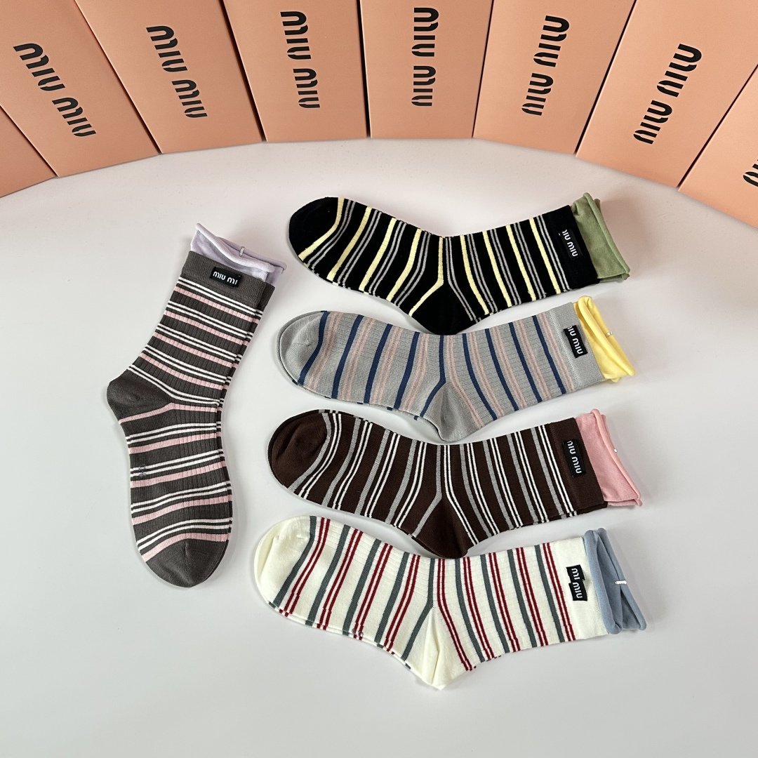 💛配包装MiuMiu（缪缪）新款饰品袜经典中长筒袜堆堆袜袜子！一盒五双， 专柜同步筒袜袜子，💛大牌出街，